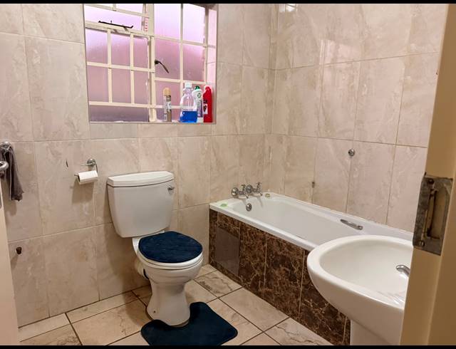 2 BEDROOM APARTMENT FOR SALE IN WATERVAL EAST